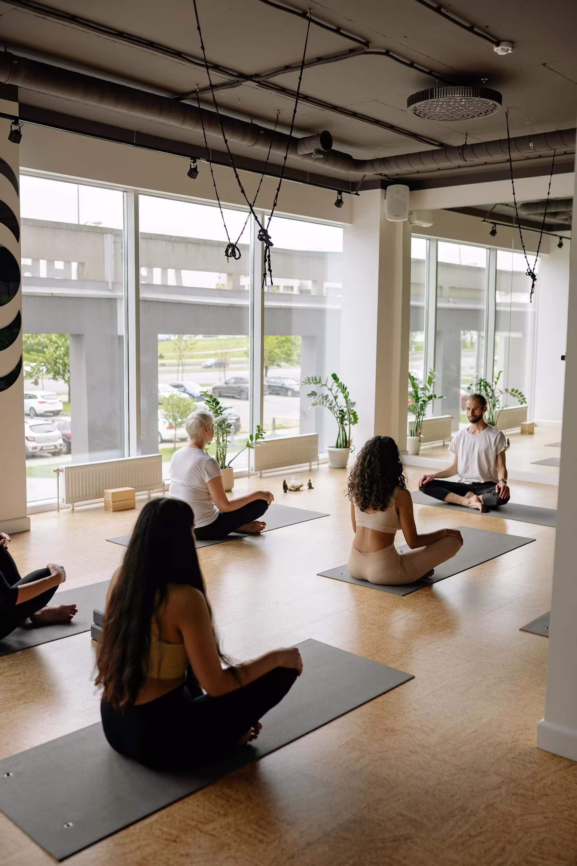 Foto de una espacio de la academia donde los alumnos practican yoga